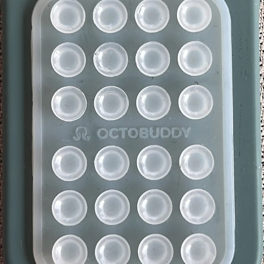 iPhone 15 Pro MagSafe Case OCTOBUDDY Silicone Phone Case - Gray/Green